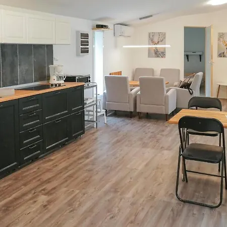 Stunning In W/ Jacuzzi, Wifi And 2 Bedrooms Balatonszemes